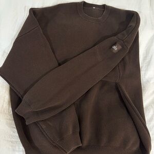 ALO Yoga  Crewneck Sweater in Chocolate Brown